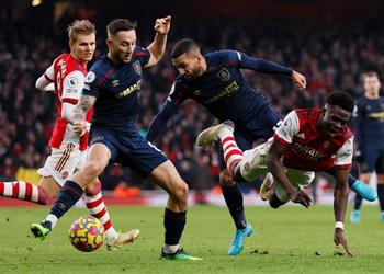 فيديو آرسنال يسقط في فخ بيرنلي ويبتعد عن المقاعد الأوروبية في الدوري الإنجليزي