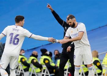 بنزيما ي غادر مباراة ريال مدريد وإلتشي في الدوري الإسباني م صاب ا