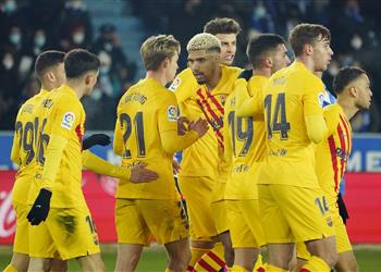 دي يونج ي عيد برشلونة لسكة الانتصارات بفوز قاتل على ديبورتيفو ألافيس