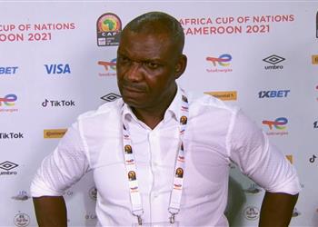 مدرب نيجيريا بعد الخروج من أمم إفريقيا الطرد غير العادل أنهى آمالنا أمام تونس