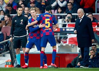 أسطورة برشلونة بوسكيتس يعيق تطور دي يونج ولا يستحق التواجد أساسي ا