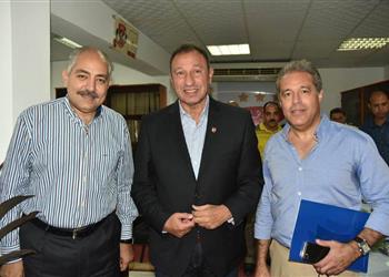 بالصور الخطيب وقائمته يتقدمون بأوراق ترشحهم في انتخابات الأهلي