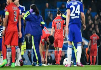 تصريحات جريئة حكم لقاء تشيلسي والسان جيرمان بدوري الأبطال يعترف بخطأه في إشهار البطاقة الحمراء لإبراهيموفيتش