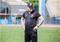 مارتن يول يتحدى الجمعية العمومية ويتدرب في الجزيرة