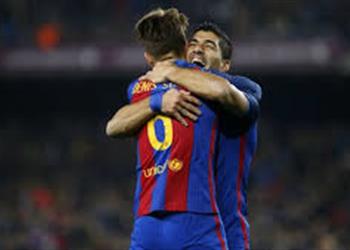 نابولي يسرع خطاه للظفر بسواريز