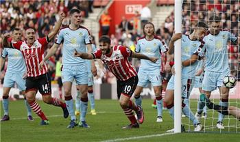 نتائج_البريمرليج ساوثهامتون يحقق فوزا هاما على بيرنلي وقذيفة هوليباس تقود واتفورد للفوز على ميدلزبره