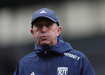 جماهير وست بروميتش تطالب بإقالة مدرب أحمد حجازي