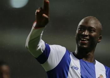 لاعب وسط جديد على رادار برشلونة