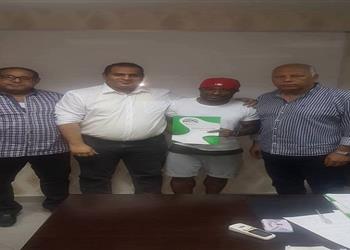 مهاجم الداخلية يوقع لسموحة 3 مواسم