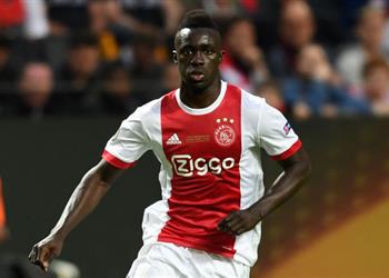 ما موقف أياكس من اهتمام كبار أندية أوروبا بضم سانشيز