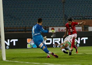 فيديو الأهلي يواصل الفرص المهدرة العارضة تحرم حمودي من هدف