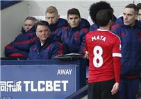 فان جال طرد ماتا غير مستحق وضغط المباريات أسقطنا أمام ألبيون