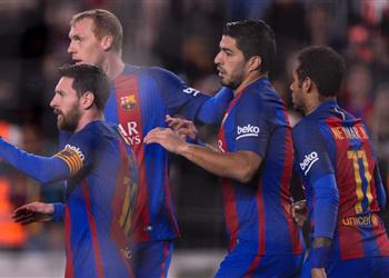 لاعب برشلونة السابق يقارن بين ميسي ورونالدو ويعلق على رحيل نيمار