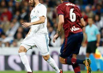 داني سيبايوس كريم بنزيما هو أفضل مهاجم في العالم