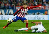 برشلونة يقترب من التعاقد مع مهاجم أتليتيكو مدريد