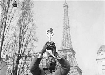 أسطورة البرازيل ي هنيء نيمار بالرحيل عن برشلونة