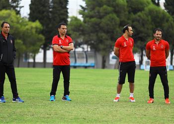 الأهلي يكشف حقيقة مشادة البدري وصالح