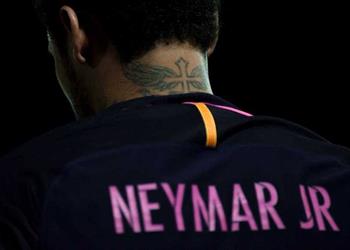 الكلاسيكو بالفيديو هكذا احتفل نيمار بفوز برشلونة على ريال مدريد