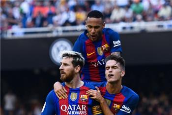 أخبار تغييرات عديدة في قائمة برشلونة المستدعاه للقاء غرناطة واستمرار غياب فيدال