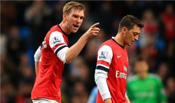 تصريحات أوزيل يشيد بميرتيساكر ويصفه بالقائد والقدوة