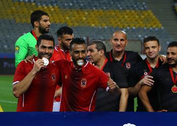 أبوتريكة ي داعب عاشور مبروك انتقالك لبرشلونة صفقة مميزة