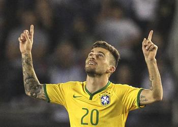 ميلان يصر على التعاقد مع لوكاس ليما