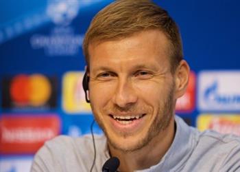 مدافع ليفربول ي شيد بمحمد صلاح