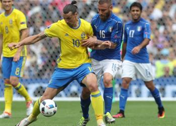 دي روسي سعيد بغياب إبراهيموفيتش عن مواجهتنا