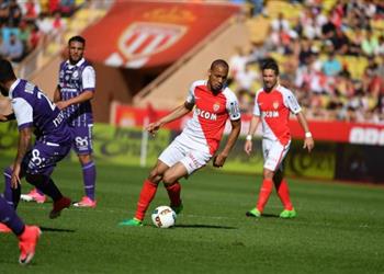 سوشيال_بطولات فابينيو يستغل إصابته لكتابة اسم رونالدو على ساقه