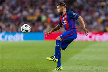 لعنة الإصابات ألبا ي غادر الملعب بعد مرور 8 دقائق لصالح ديني بسبب إصابة عضلية