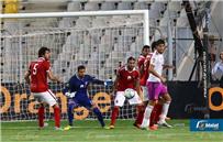 حارس عرين الأهلي يهدي الفوز على الوداد لوالدته