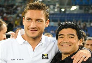 تصريحات مارادونا توتي يحتاجون 40 لاعب لصناعة توتي آخر وبإمكانه اللعب حتى سن الـ50