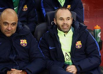 لعنة الإصابات إنييستا مرشح للغياب عن ديربي كتالونيا و3 بدلاء متاحين