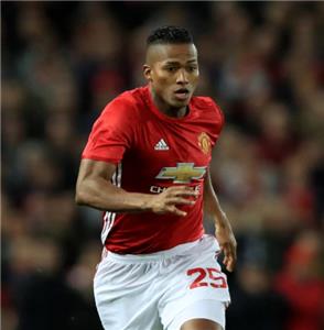 لعنة الإصابات فالنسيا يغيب عن صفوف مانشستر يونايتد ويخضع للجراحة