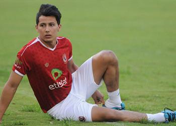 عمرو جمال يجتاز الكشف الطبي في بيدفيست ويختار الرقم 10