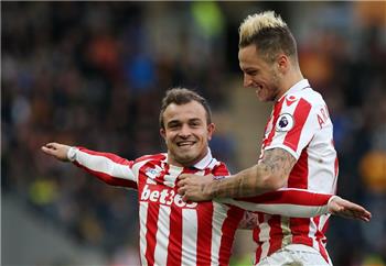 م حترفين في غياب صبحي ومشاركة المحمدي ستوك يواصل صحوته بثنائية في مرمى هال