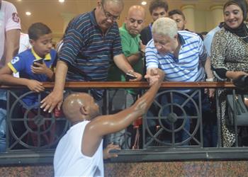 مرتضى منصور يحفز شيكابالا قبل انطلاق مباراة العهد اللبناني