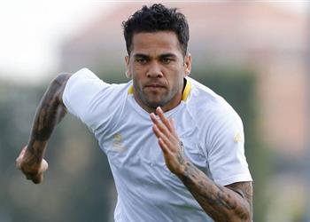 تقارير الميركاتو ألفيس يقترب من الرحيل عن يوفنتوس بعد استفزازه للجماهير