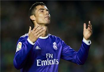 تصريحات راؤول كريستيانو رونالدو سيتوج بالكرة الذهبية هذا الموسم