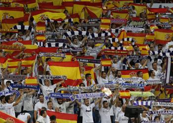 جماهير ريال مدريد ترد على استقلال كتالونيا وتهتف تحيا إسبانيا