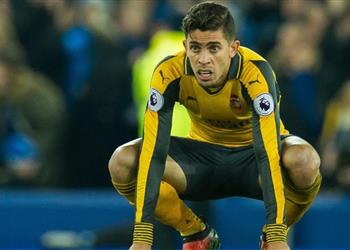 مدافع آرسنال يصل لإسبانيا تمهيد ا للإنضمام لفالنسيا