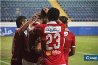 الأهلي يستعد لأسيك بالضربات الثابتة والكرات العرضية