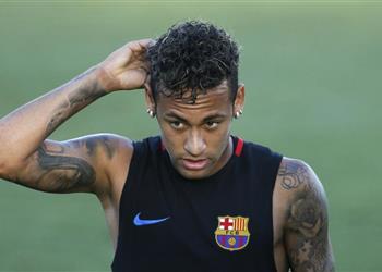 أخبار برشلونة يوجه ضربة مزدوجة لباريس سان جيرمان بسبب نيمار