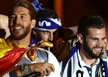 أخبار لا عقوبات على لاعبي ريال مدريد بعد الهتاف ضد بيكيه واتهامات كتالونية بالانحياز للملكي