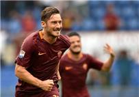 تصريحات توتي قبل أيام من عامه الـ40 لماذا أتوقف عن اللعب مادمت قادر