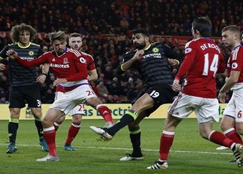 حوادث صورة حافلة ميدلزبره تصطدم بسيارة أثناء توجهها إلى ملعب المباراة لمواجهة تشيلسي