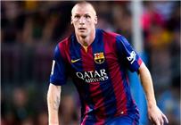 الصفقات الجديدة تجعل مدافع برشلونة قريبا من الرحيل والقرار بيد اللاعب