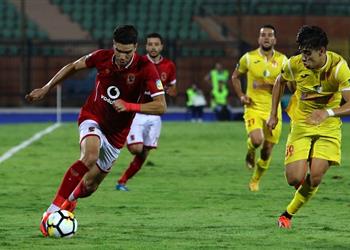 أزارو يستغل إعارة لاعب الأهلي ويحصل على قميصه