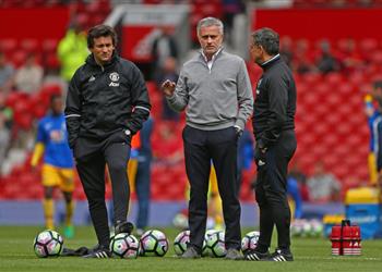 تصريحات فيديو مورينيو ترك المؤتمر الصحفي بسبب تواجد عدد قليل من الصحفيين ويصرح لا تسألني أنا الآن في المباراة النهائية