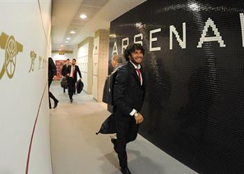 م حترفين الموقع الرسمي لـ آرسنال يؤكد إعجاب فينجر بإحترافية النني
